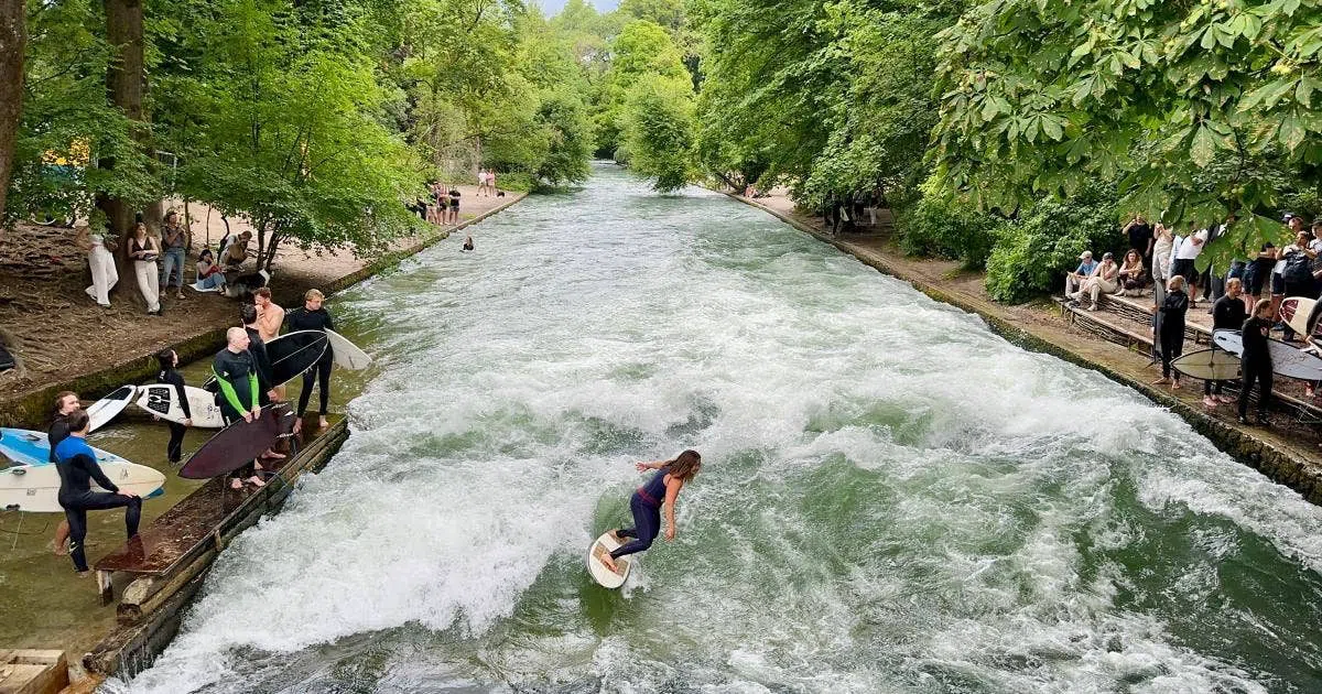 Eisbachwelle (Eisbach stående bølge), München